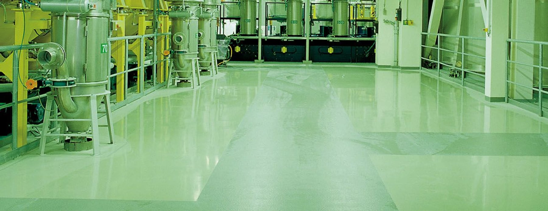 Beschichteter Boden in einer Industriehalle